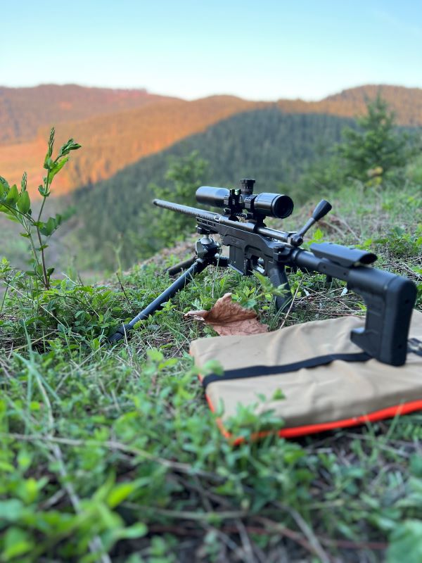 Shooting from the prone position, the ball head tension is easily accessed with the off-hand. Shooting from the prone position, the ball head tension is easily accessed with the off-hand.
