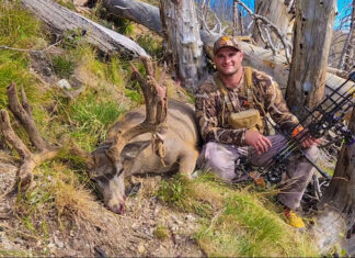 The Top 1%- Dioni Amuchastegui Dioni with his 2023 Mule Deer