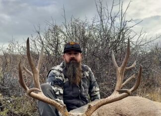 Big Buck Down & Coming Out Light Travis Hobbs BBD!