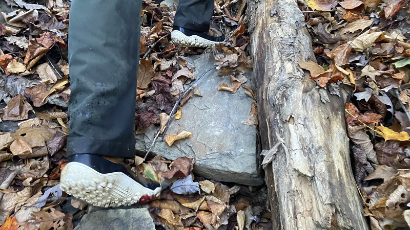 All my reservations about trying a new footwear brand and a barefoot shoe quickly went out the window with the Vivobarefoot Tracker Leather ATs. All my reservations about trying a new footwear brand and a barefoot shoe quickly went out the window with the Vivobarefoot Tracker Leather ATs.