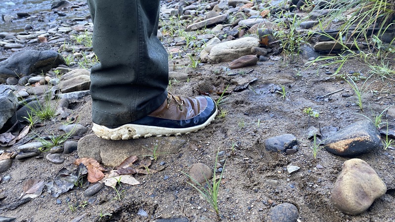 Despite having suffered from heel and foot pain in the past, the thin sole of the Tracker Leather ATs kept my feet happy and in tune with the terrain. Despite having suffered from heel and foot pain in the past, the thin sole of the Tracker Leather ATs kept my feet happy and in tune with the terrain.