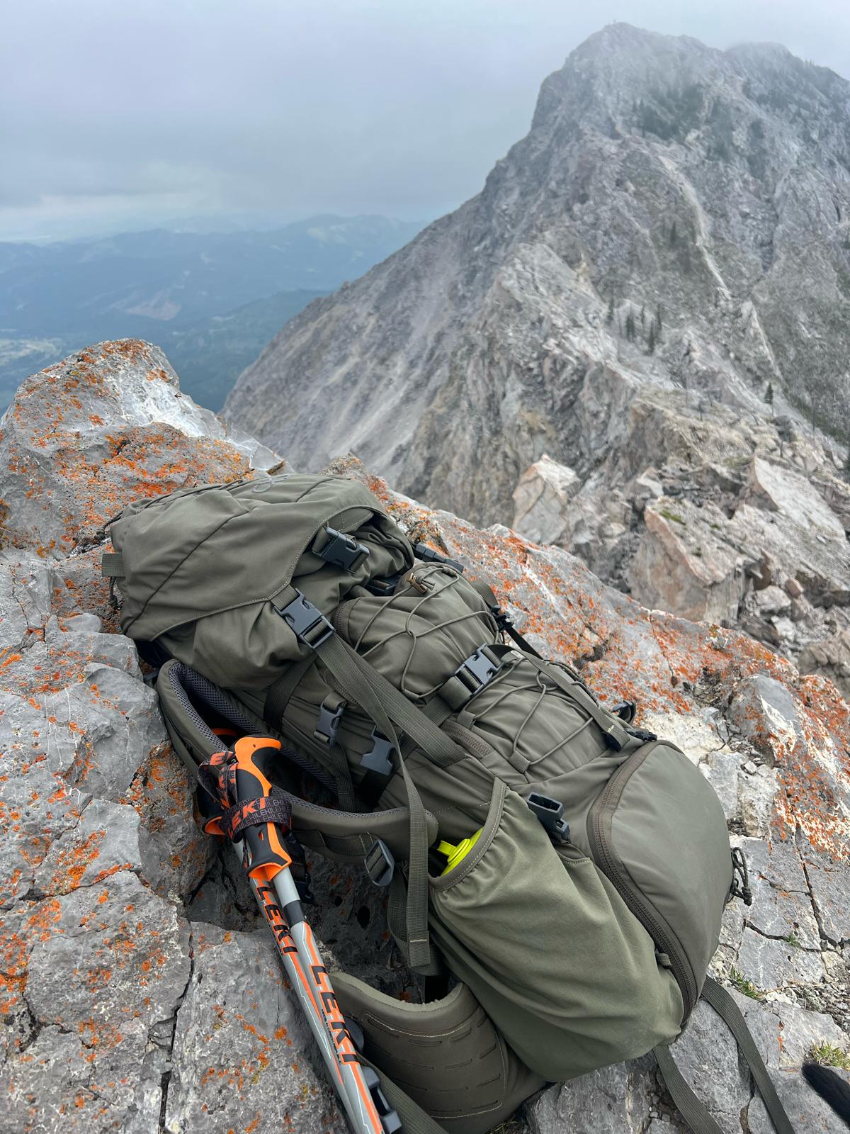 Cinched down and compressed for a quick day training hike. Note the wings are folded in and the main bag compressed. In this configuration it is entirely usable as a day bag.