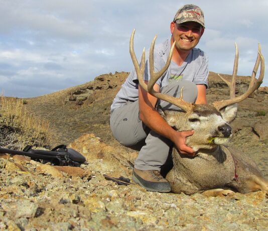 Nevada Mule Deer & The Trade-Offs in Wildlife Management Cody Schroeder Mule Deer Buck